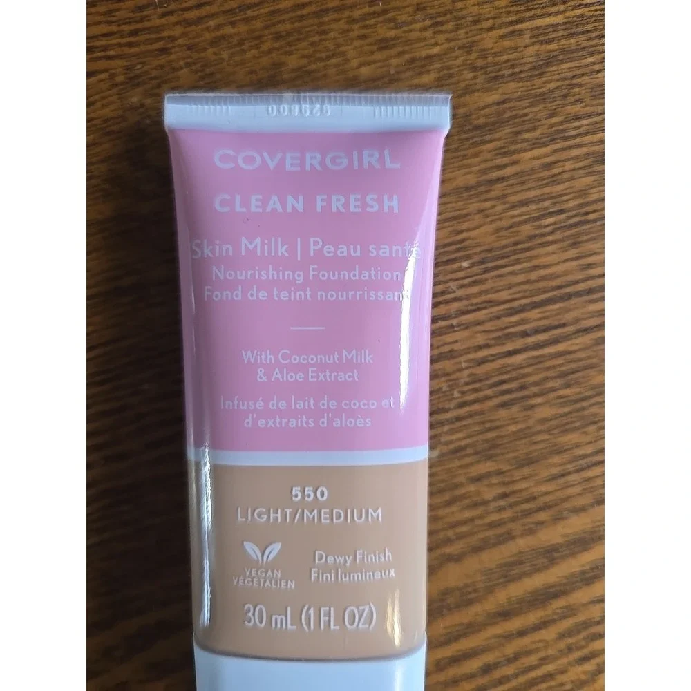 Covergirl Clean Fresh Foundation -light/ MEDIUM 550 - 1fl‎ oz